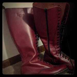 RED Knee-high Dr. Marten’s 20 eyelet